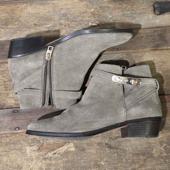 Coach Colleen Designer Gray Suede Ankle Bootie with Side Zip Closure. 8.5 - Picture 8 of 12